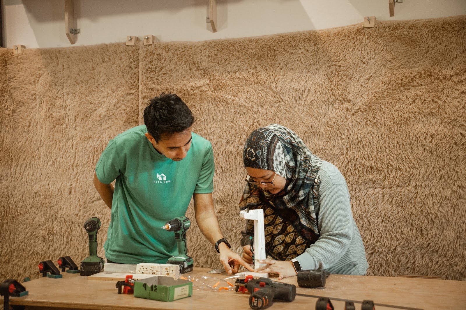 Working with machines at the table